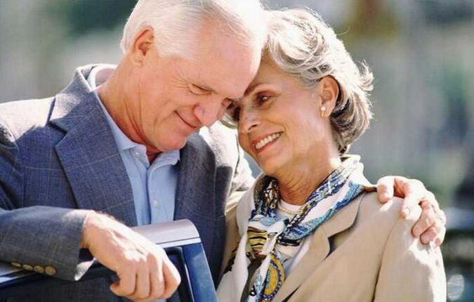 Muller e home de máis de 60 anos con potencia aumentada Foto 1